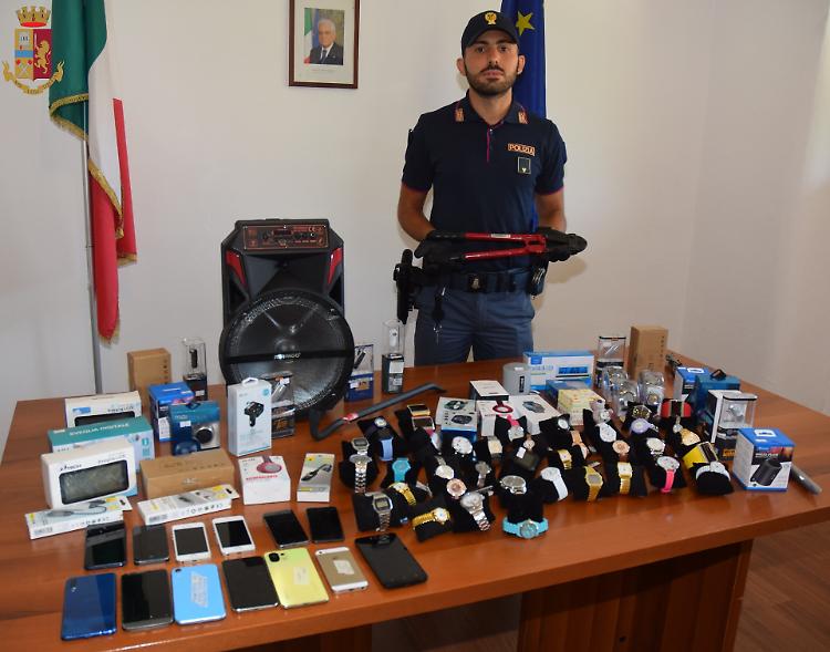 Spaccata in negozio: tre arresti
