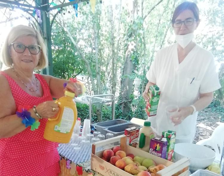 Festa caraibica per i nonni della Rsa