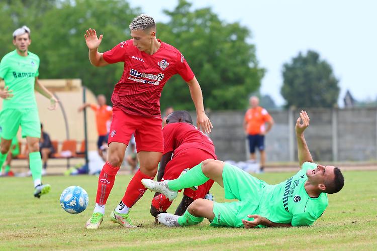 Calcio, la Cremonese cede Acella