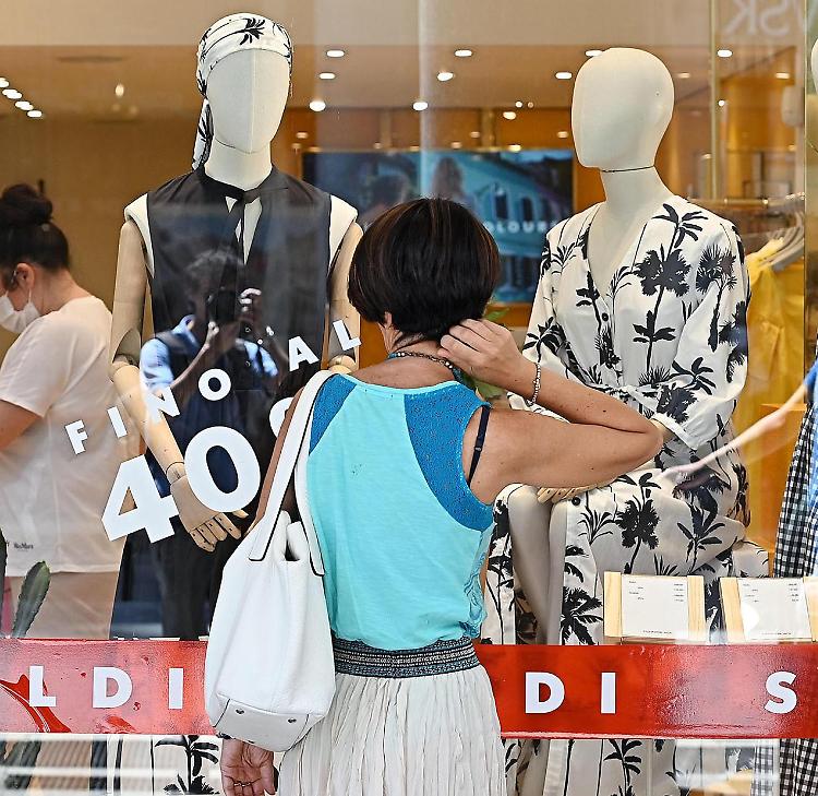 Il caldo torrido colpisce il commercio: -30% rispetto al 2022