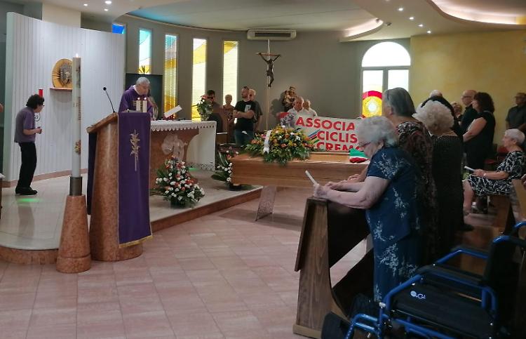 L'ultimo saluto a Ferlenghi: "L'ultima corsa vissuta con dignità e sorriso"