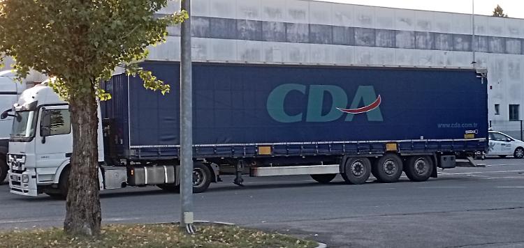 Soffocato nel tir, la lapide resta senza nome