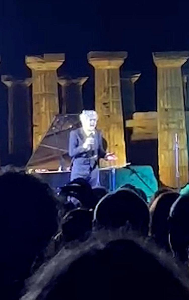 Morgan insulta il pubblico a Selinunte: "Avete rotto il c.."