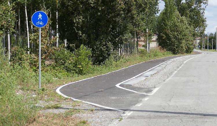 Il caso. Ciclabile della discordia, terreno conteso e carte bollate
