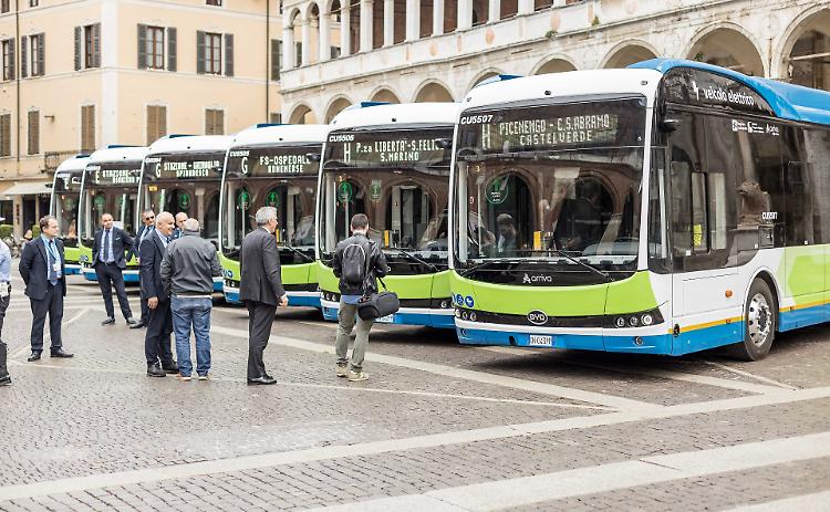 Autobus: fermo il biglietto urbano, rincarano gli abbonamenti