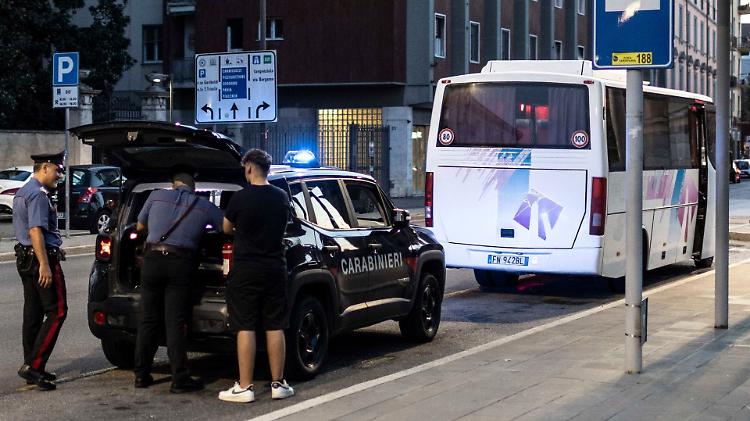 A bordo senza biglietto, pesta a sangue l’autista e fugge