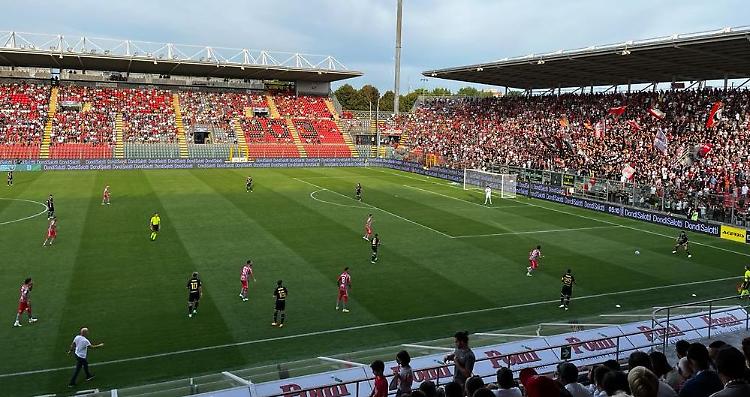 Calcio serie B: Cremonese con Coda davanti a Buonaiuto e Vazquez