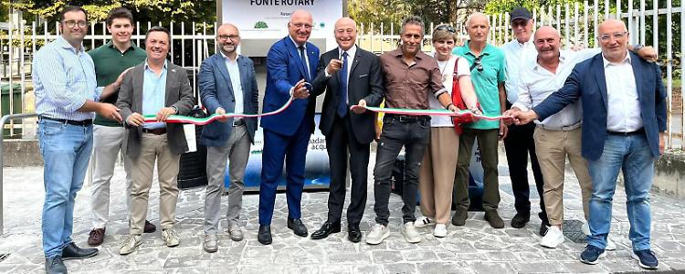 Case dell’acqua: sgorga la ‘Fonte Rotary’