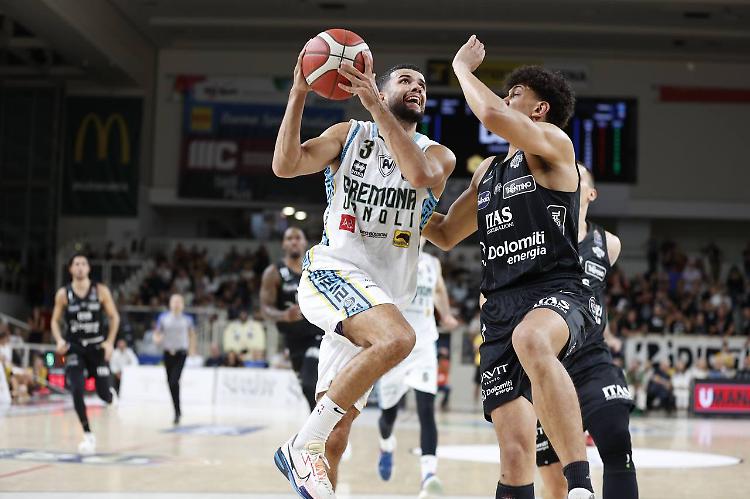 Basket serie A: Golden e Zega non bastano. Esordio amaro per la Vanoli che cade contro la Dolomiti