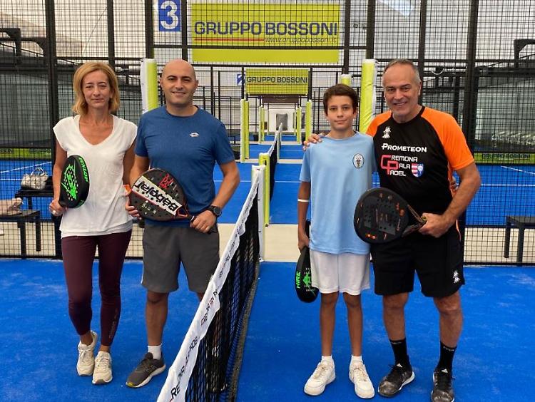 Padel: i vincitori del concorso de La Provincia in campo con Antonio Cabrini