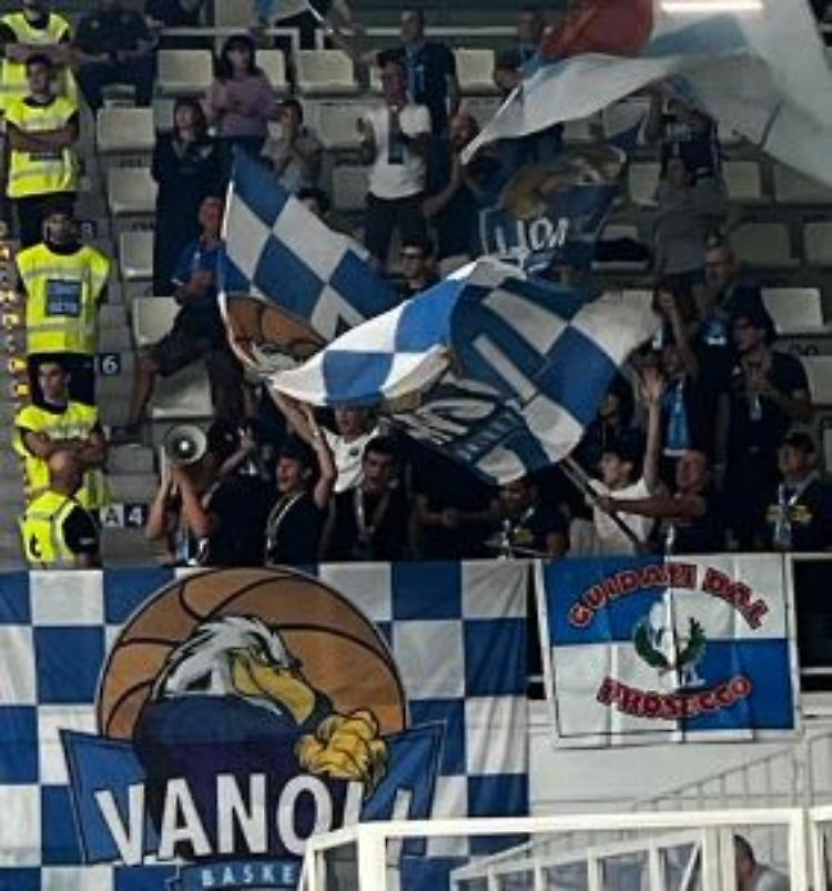 Basket serie A: primo tempo sotto tono per la Vanoli sotto 52-42 a Trento