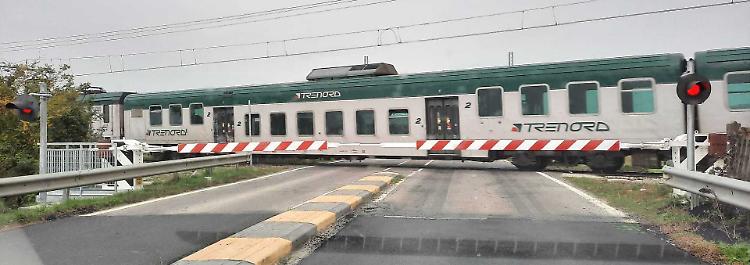 Passaggi a livello, tilt e caos: settimo guasto in tre mesi