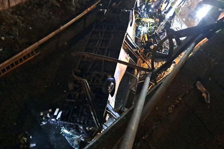 Pullman precipita da strada sopraelevata a Mestre, molte vittime