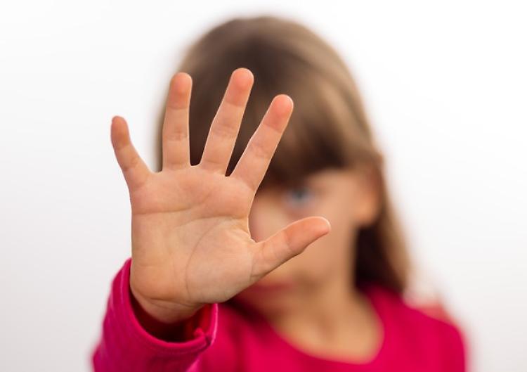 «Maltrattava la figlioletta», mamma condannata a 2 anni di reclusione