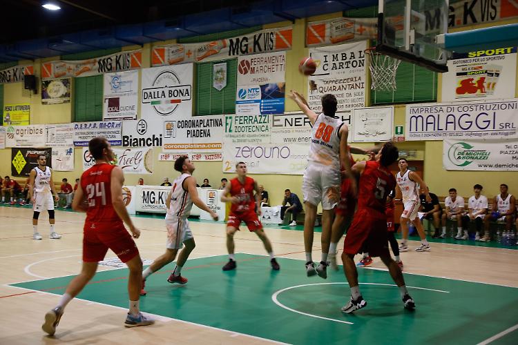 Basket: fa festa Piadena, cade ancora la Sanse