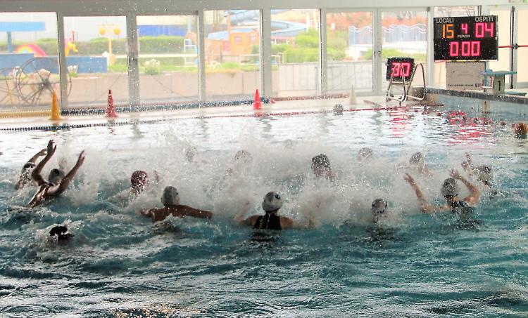 Piscina, «Acqua salatissima». Anche la Pallanuoto saluta