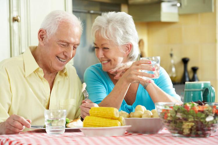 Anziani, sì a dieta mediterranea e tradizioni a tavola