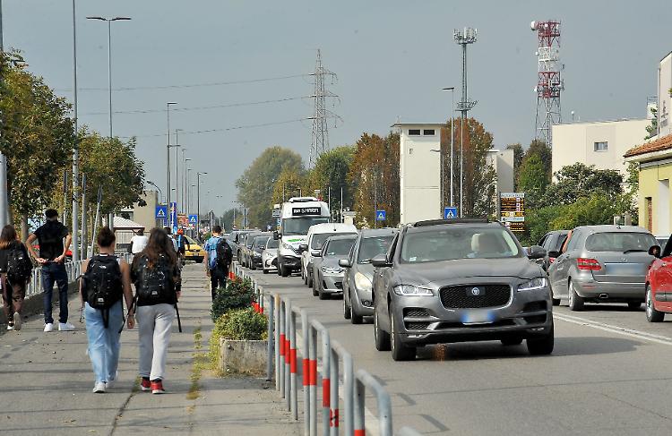 Calcio al Voltini, la partita alle 14 manda in tilt il traffico