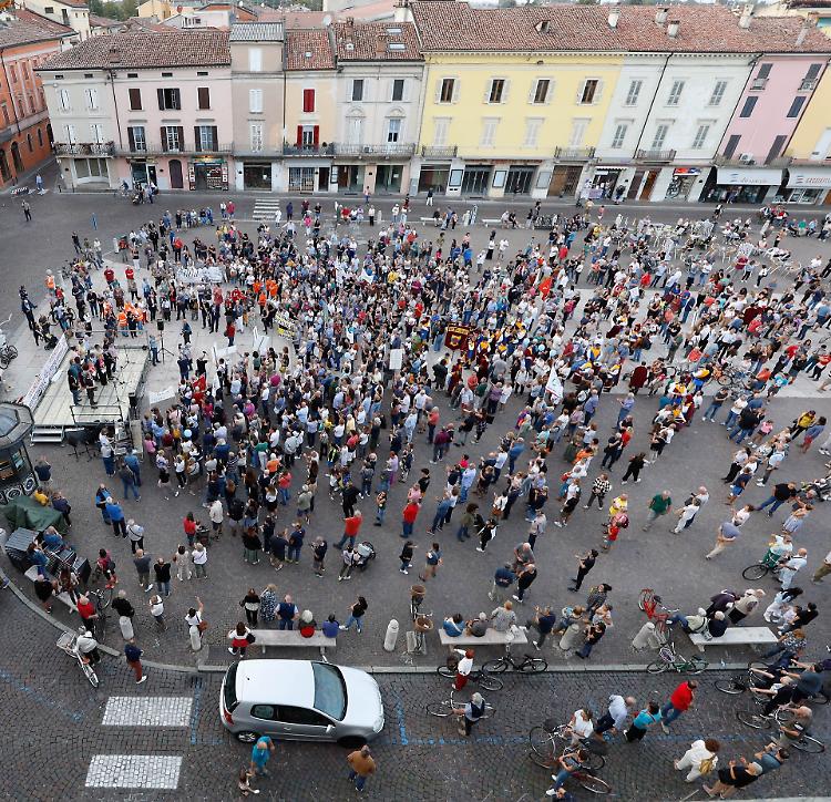 #iostoconogliopo: «Le mamme partoriscono sulle auto»
