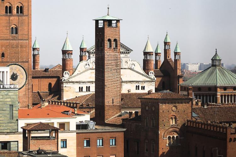 Pulizia alla Torre Civica, lunedì 23 ottobre chiusa via Baldesio