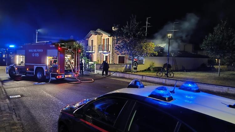 Incendio in un garage in via Ponchielli