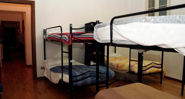 Caritas apre il dormitorio e non trasloca a San Pietro