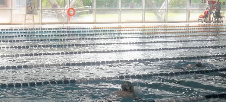 Piscina comunale, la ‘rivolta’ delle canottieri
