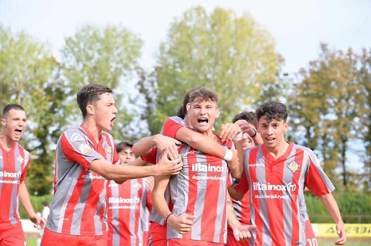 Calcio. La Cremonese al sesto successo (2-1)