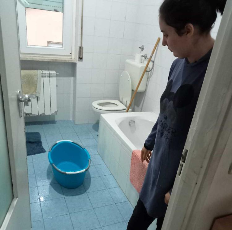 Pioggia in casa: «A giorni i lavori»