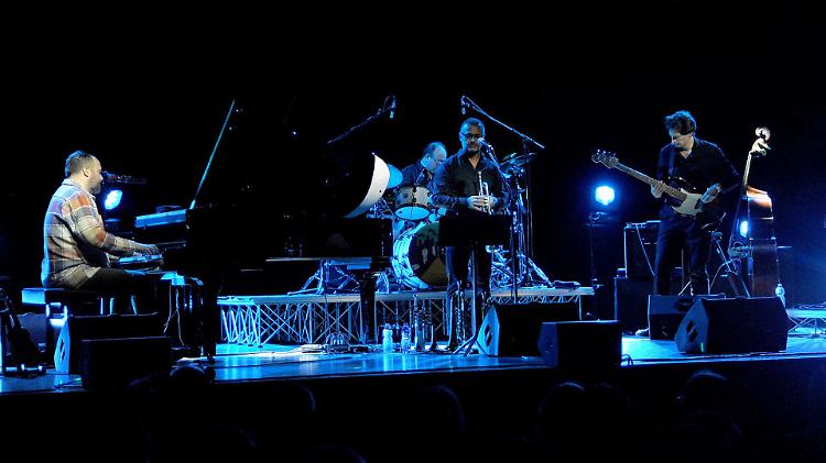 Raphael Gualazzi intimo e sognatore, jazz e blues fino al midollo 