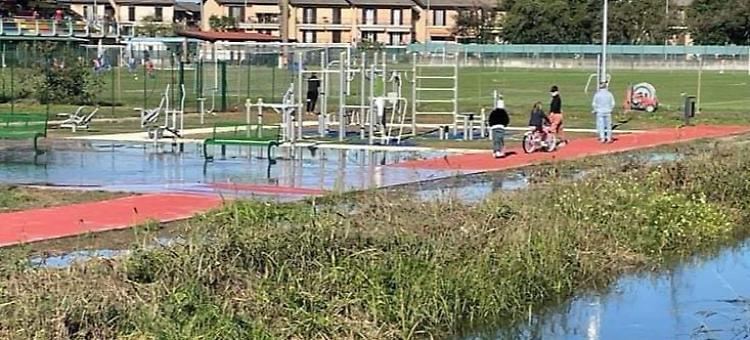 La roggia straripa e l’area fitness si allaga