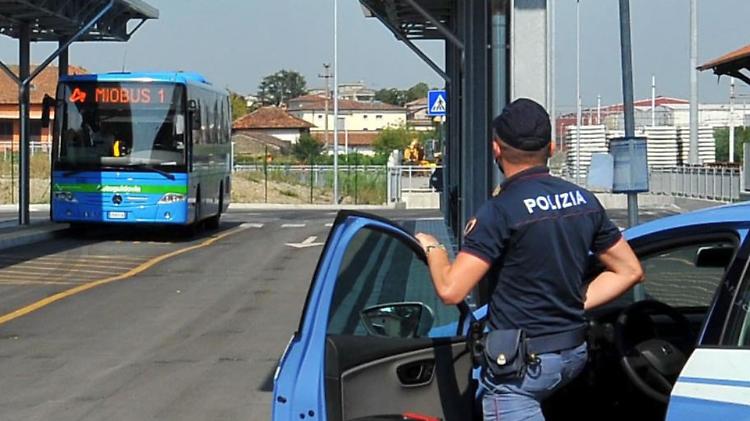 Sicurezza sui bus: «Telecamere e tasto Sos»