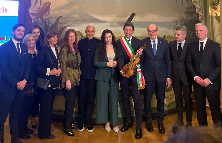 Cremona rencontre Paris, all'ambasciata risuonano le note dello Stradivari 1715