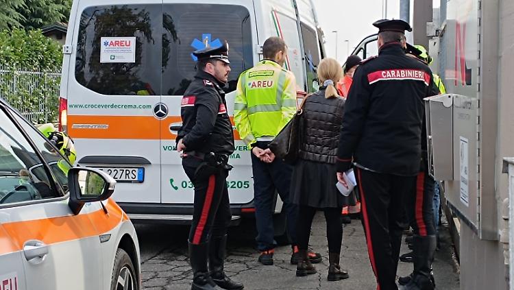  Schiacciato tra furgone e cancello della recinzione: elisoccorso per un 52enne 