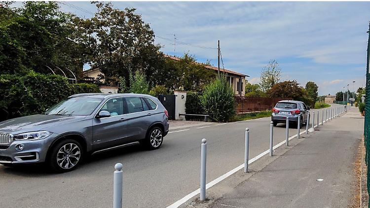 La protesta: «Basta auto in via del Fante, ora Ztl e varco elettronico»