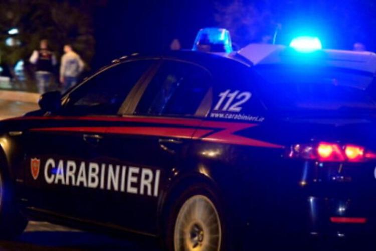 Violenta aggressione in piazza Roma, 36enne colpito a calci e pugni dal branco