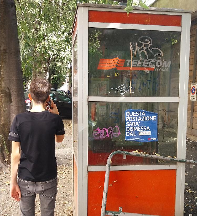 Cabine telefoniche addio, già tolti 14 impianti