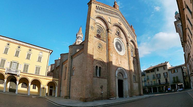 La memoria dei sacerdoti cremaschi: «Quel giorno in cui Crema si fermò»