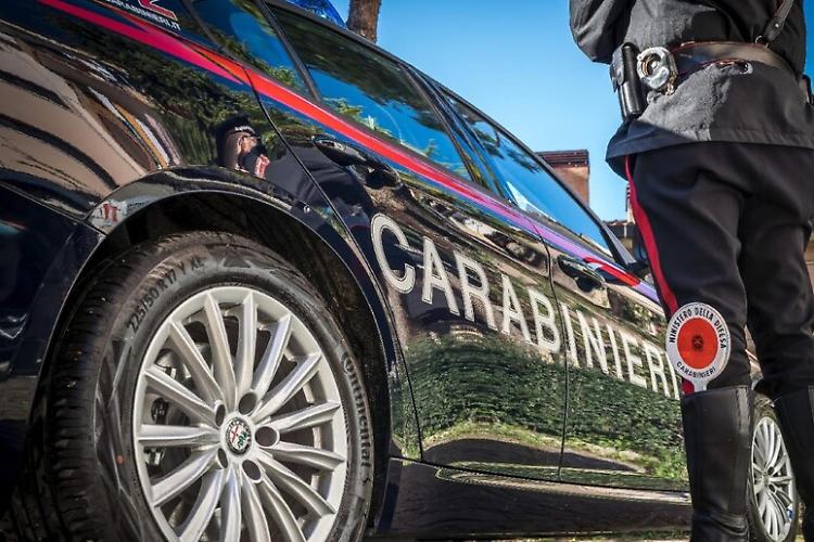 Mamma fa spacciare figlio 9 anni, arrestata col compagno