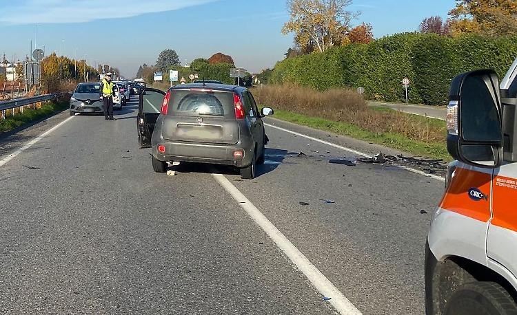Scontro frontale lungo la Castelleonese, due feriti in ospedale