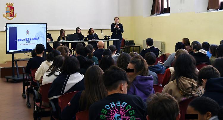 Eliminazione della violenza contro le donne: al Manin incontro con la Polizia Stato