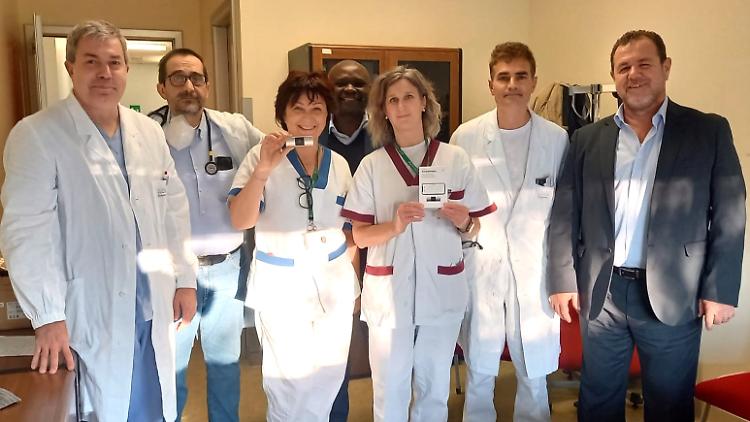 Dieci elettrocardiografi 'tascabili' donati alle Cardiologie del Maggiore dell'Oglio Po