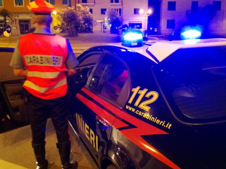 Fuori strada a causa dell'alta velocità, rifiuta il test ad alcol e droga: denunciato