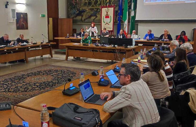 Il Comune: «Lo Stato ci taglia altri fondi, ma non toccheremo le tasse»
