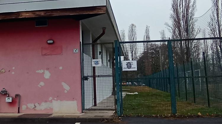 Tentano di rubare negli spogliatoi, m a i calciatori li inseguono
