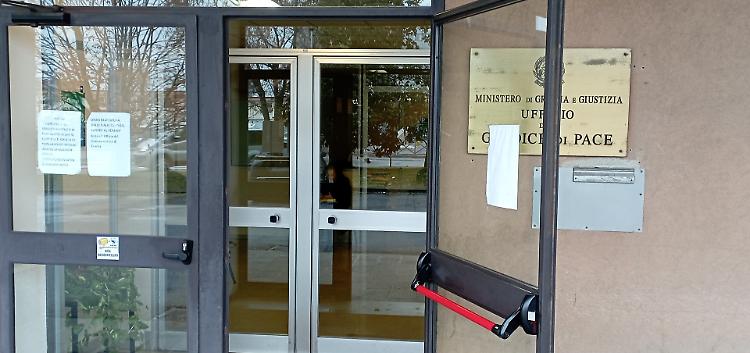 Giudice pace: «Una sola addetta. Così non si può andar avanti»