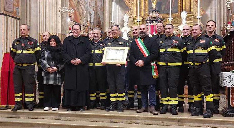 San Dalmazio, premiato il grande cuore dei pompieri