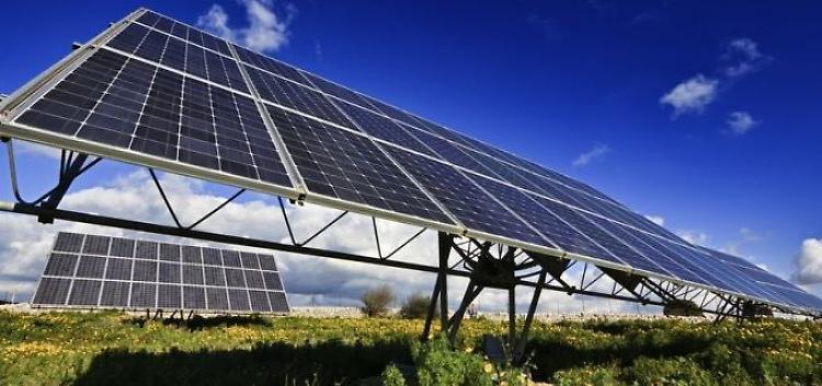 Polo delle energie rinnovabili sulla provinciale 85: «La terra del fotovoltaico»