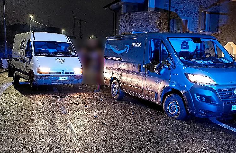 Incidente, il furgone dei Pantelù ko: lievemente ferito un volontario 71enne