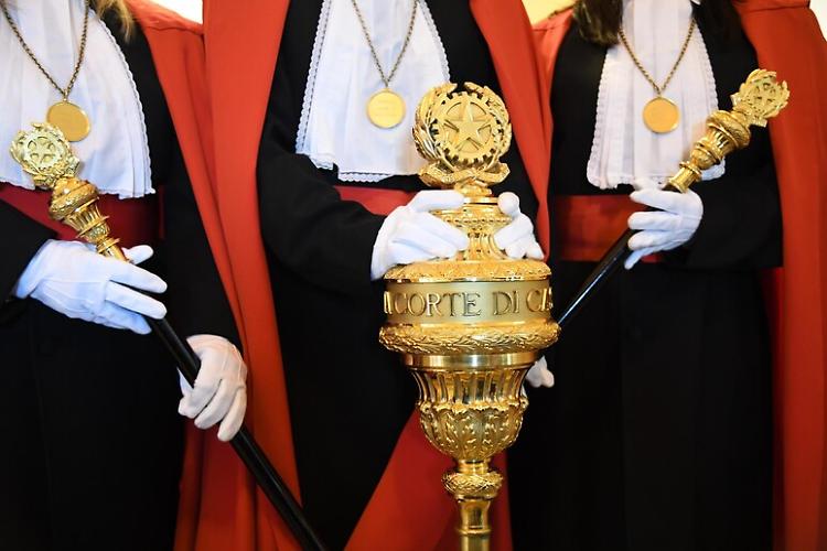 Cassazione: 'Mani al collo della moglie è tentato femminicidio' 